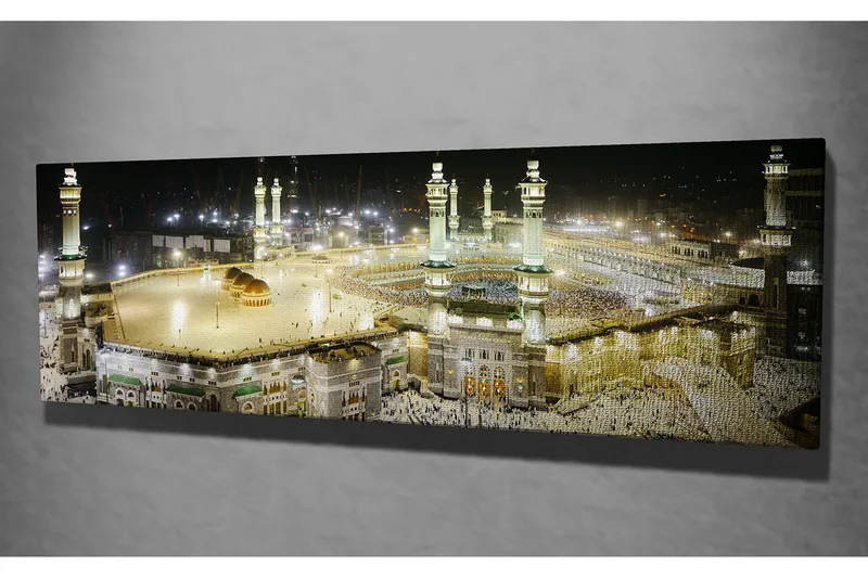 Canvastavla 80x30 cm - Storslagen vy över den heliga platsen i Mecka vid nattens ljus - Guld / Grön / Svart - Inredning & dekor - Tavlor & konst - Canvastavla