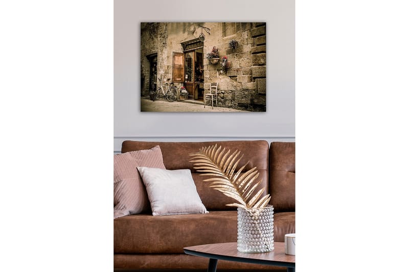 Canvastavla - Charmig gatumiljö med en cykel och en öppen dörr till en butik - Beige / Brunt / Grönt - Inredning & dekor - Tavlor & konst - Canvastavla