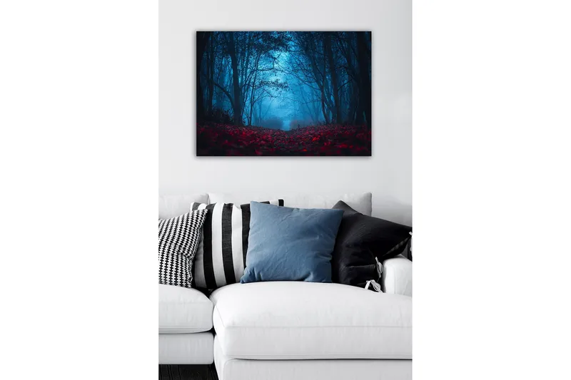 Canvastavla - Dimig skog med rödaktiga löv i en mystisk atmosfär - Mörkblå / Röd - Inredning & dekor - Tavlor & konst - Canvastavla