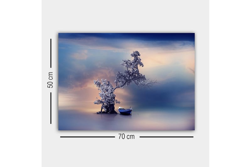 Canvastavla - Ensam båt vid en mystisk trädkonstellation i en spegelblanka vattenyta - Blå / Grå / Vit - Inredning & dekor - Tavlor & konst - Canvastavla