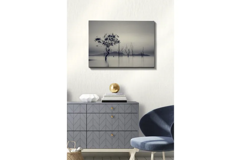 Canvastavla - Ensamstående träd i dimmig vattenlandskap - Svart / Grå / Vit - Inredning & dekor - Tavlor & konst - Canvastavla