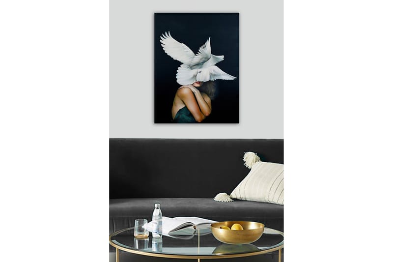 Canvastavla - Fåglar som svävar över en kvinna med en naken axel - Vit / Svart / Hudfärg - Inredning & dekor - Tavlor & konst - Canvastavla