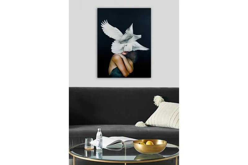 Canvastavla - Fåglar som svävar över en kvinna med en naken axel - Vit / Svart / Hudfärg - Inredning & dekor - Tavlor & konst - Canvastavla