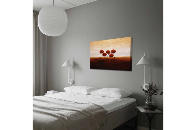Canvastavla - Fem stiliserade träd med runda, röda kronor på en mjukt böljande bakgrund - Röd / Brun / Beige - Inredning & dekor - Tavlor & konst - Canvastavla