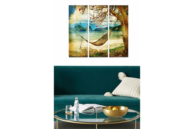 Canvastavla i trä 3-delar 50x70 cm - Avkopplande hängmatta under ett träd vid en strand med berg i bakgrunden, Blå / Grön / Beige