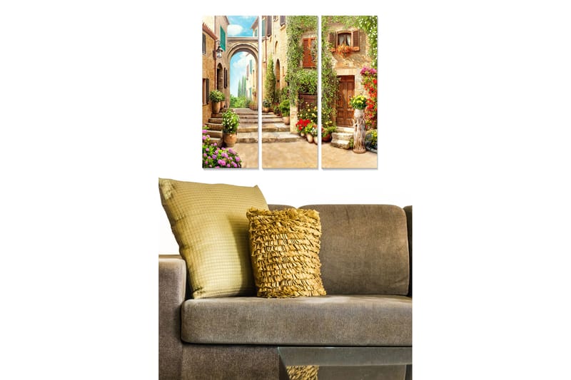 Canvastavla i trä 3-delar 50x70 cm - Charmig gata med blommor och historiska byggnader - Grön / Rosa / Beige - Inredning & dekor - Tavlor & konst - Canvastavla