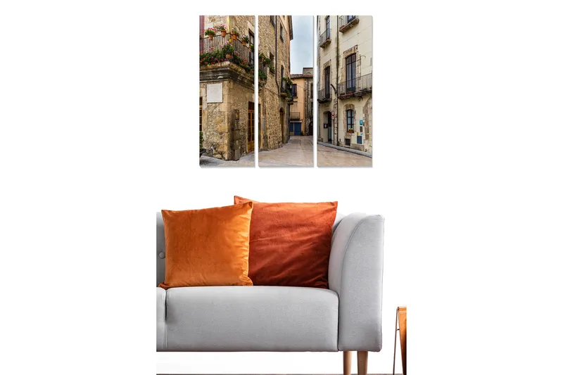 Canvastavla i trä 3-delar 50x70 cm - Charmig gata med historiska byggnader och blomsterprydda balkonger - Grå / Beige / Grön - Inredning & dekor - Tavlor & konst - Canvastavla