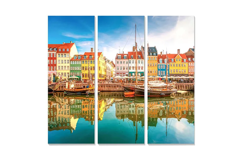 Canvastavla i trä 3-delar 50x70 cm - Färgglad hamn med traditionella hus och båtar, Blå / Gul / Röd