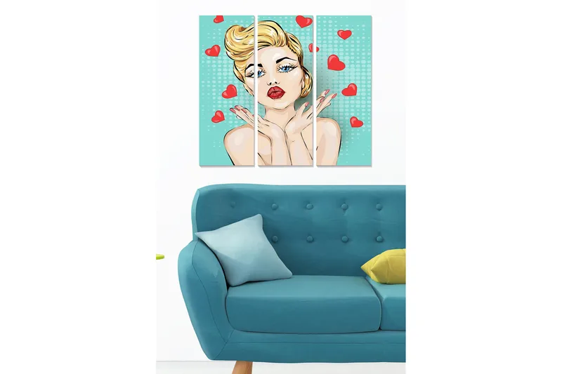 Canvastavla i trä 3-delar 50x70 cm - Kvinna med blont hår som ger kyssar omgiven av röda hjärtan - Ljusblå / Röd / Beige - Inredning & dekor - Tavlor & konst - Canvastavla