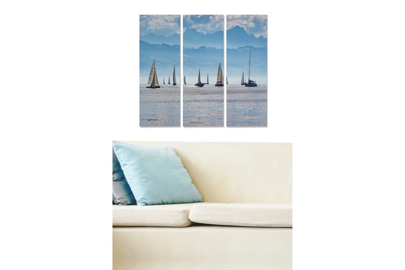 Canvastavla i trä 3-delar 50x70 cm - Segelbåtar på en spegelblanka sjö med fjärran berg i bakgrunden, Ljusblå / Mörkblå / Vit