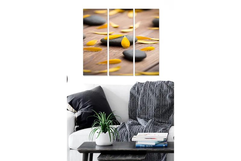 Canvastavla i trä 3-delar 50x70 cm - Stenläggning med gula blomblad på en träyta, Svart / Gult / Brunt