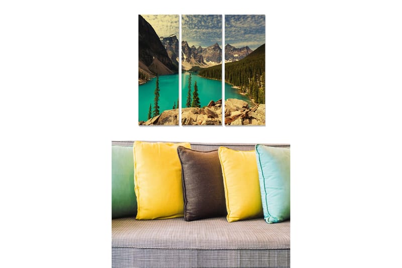 Canvastavla i trä 3-delar 50x70 cm - Storslagen fjällsjö omgiven av majestätiska berg och grönskande träd, Turkos / Grön / Brun