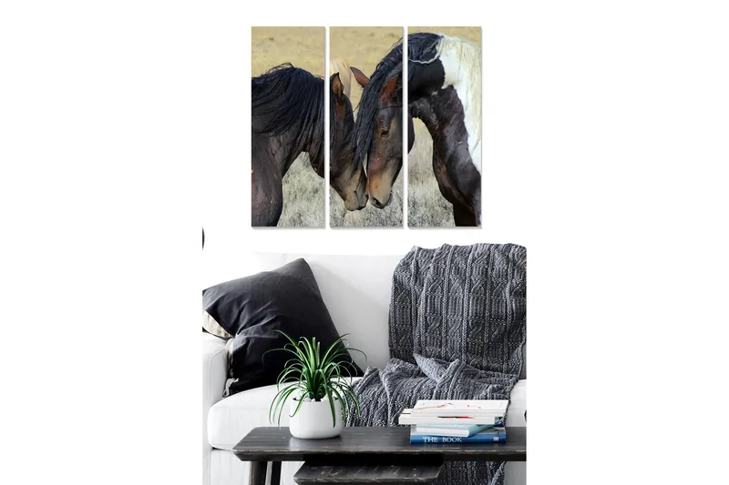Canvastavla i trä 3-delar 50x70 cm - Två hästar som försiktigt lutar sina huvuden mot varandra, Mörkbrun / Ljusbrun / Vit