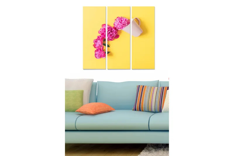 Canvastavla i trä 3-delar 50x70 cm - Vacker bukett av rosa blommor i en vit kanna mot en gul bakgrund, Rosa / Gul