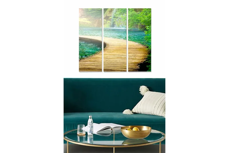 Canvastavla i trä 3-delar 50x70 cm - Vacker träbro som svänger över klart vatten omgiven av grönskande natur - Grön / Blå / Brun - Inredning & dekor - Tavlor & konst - Canvastavla