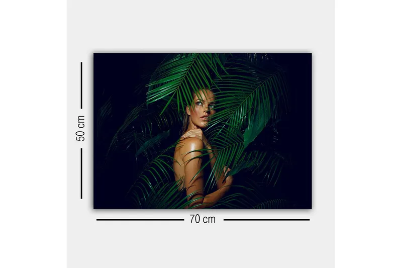 Canvastavla - Kvinna delvis dold bakom gröna palmblad - Mörkgrön / Hudton / Svart - Inredning & dekor - Tavlor & konst - Canvastavla