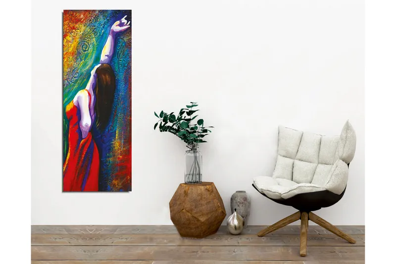 Canvastavla - Kvinna i röd klänning som sträcker ut sin arm mot en färgglad bakgrund - Röd / Blå / Grön - Inredning & dekor - Tavlor & konst - Canvastavla
