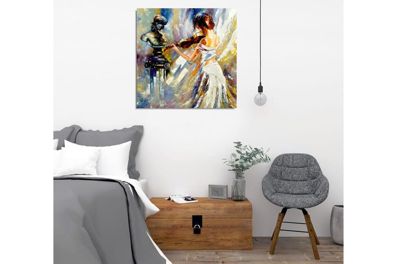Canvastavla - Kvinna som spelar fiol med en skulptur i bakgrunden - Vit / Blå / Guld - Inredning & dekor - Tavlor & konst - Canvastavla