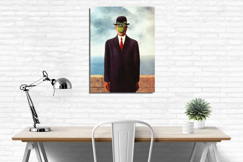 Canvastavla - Mannen med äpple framför ansiktet i kostym och hatt - Mörkblå / Grön / Svart - Inredning & dekor - Tavlor & konst - Canvastavla