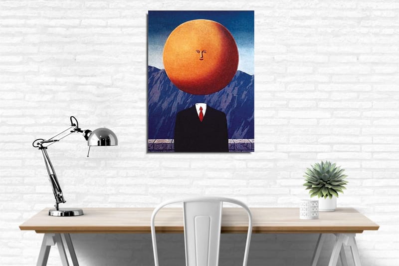 Canvastavla - Människa med ett solformat huvud i en surrealistisk landskapsscen - Orange / Mörkblå / Svart - Inredning & dekor - Tavlor & konst - Canvastavla