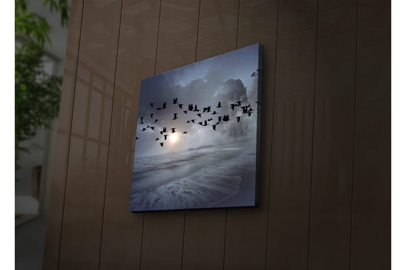 Canvastavla med LED-belysning 28x28 cm - Flock av fåglar som flyger över en dimmig havslandskap - Mörkblå / Grå / Vit - Inredning & dekor - Tavlor & konst - Canvastavla