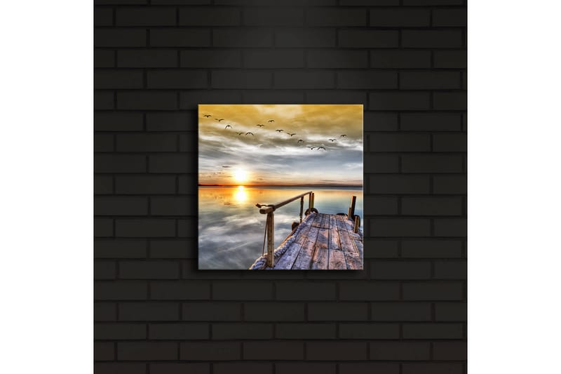 Canvastavla med LED-belysning 28x28 cm - Solnedgång över en stilla sjö med en träbrygga i förgrunden - Guld / Blå / Grå - Inredning & dekor - Tavlor & konst - Canvastavla