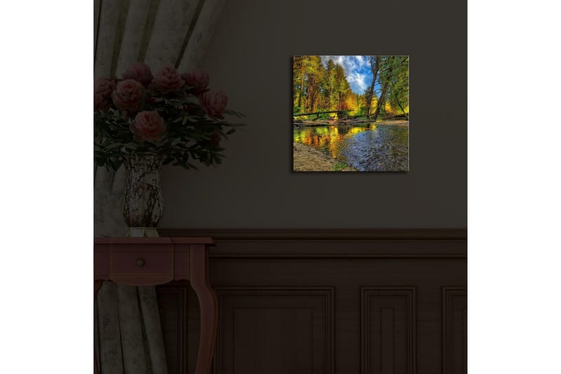 Canvastavla med LED-belysning 28x28 cm - Vacker höstlandskap med färgglada träd vid en spegelblanka flod - Grön / Orange / Blå - Inredning & dekor - Tavlor & konst - Canvastavla
