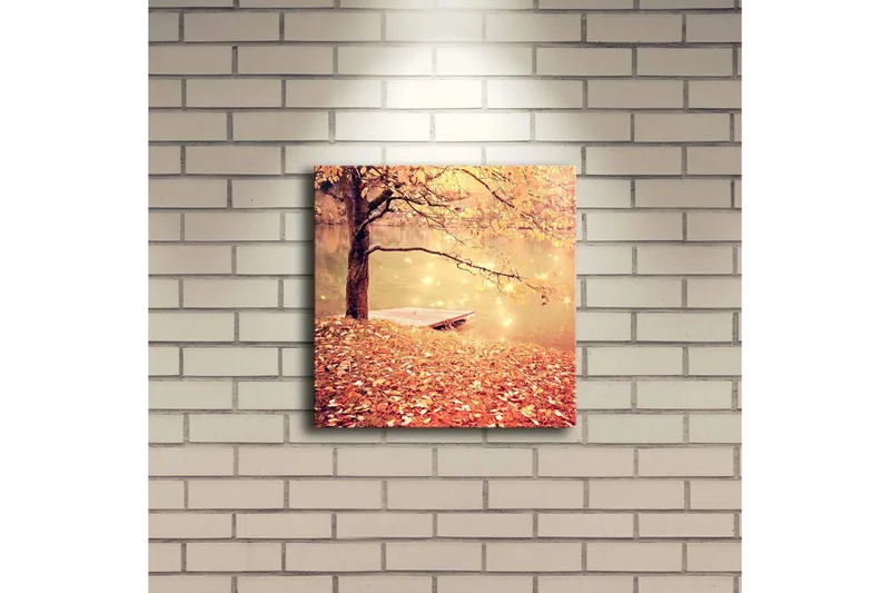 Canvastavla med LED-belysning 28x28 cm - Vacker höstscen med ett träd och en båt vid en spegelblanka sjö - Orange / Guld / Brun - Inredning & dekor - Tavlor & konst - Canvastavla
