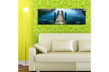 Canvastavla med LED-belysning 30x90 cm - Brygga som sträcker sig ut över klart vatten - Blå / Grön / Brun - Inredning & dekor - Tavlor & konst - Canvastavla