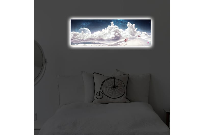 Canvastavla med LED-belysning 30x90 cm - Drömlik landskap med en ensam figur som bär ett paraply i en snöig miljö under en stjärnklar himmel - Blå / Vit / Rosa - Inredning & dekor - Tavlor & konst - Canvastavla