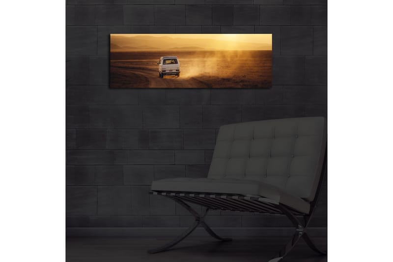 Canvastavla med LED-belysning 30x90 cm - Färgstark landskapsvy med en bil som kör på en grusväg - Guld / Brunt - Inredning & dekor - Tavlor & konst - Canvastavla
