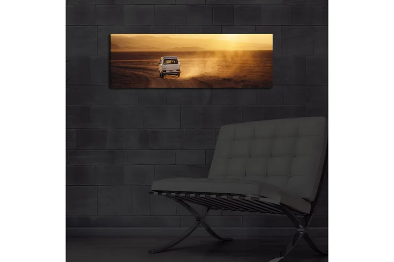 Canvastavla med LED-belysning 30x90 cm - Färgstark landskapsvy med en bil som kör på en grusväg - Guld / Brunt - Inredning & dekor - Tavlor & konst - Canvastavla