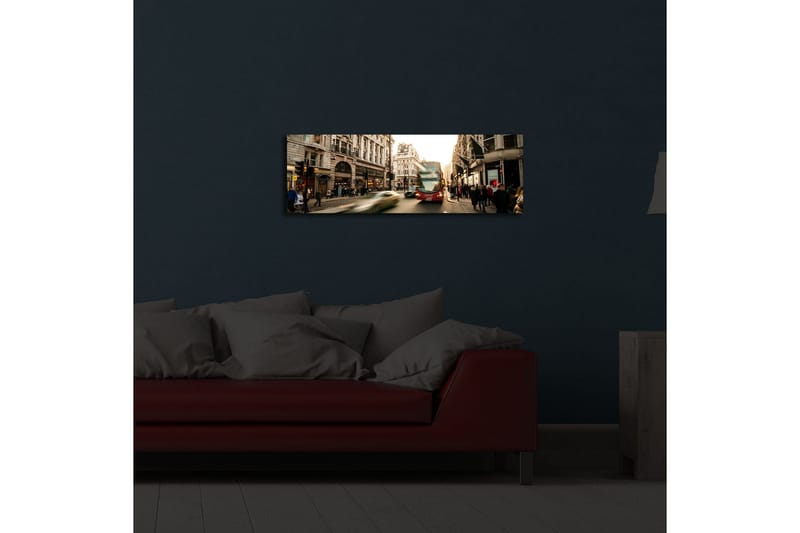 Canvastavla med LED-belysning 30x90 cm - Livlig stadsbild med rörelse och människor på en gata - Röd / Beige / Grön - Inredning & dekor - Tavlor & konst - Canvastavla