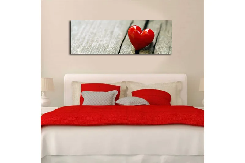 Canvastavla med LED-belysning 30x90 cm - Röd hjärtformad dekoration på en träyta - Röd / Brun - Inredning & dekor - Tavlor & konst - Canvastavla
