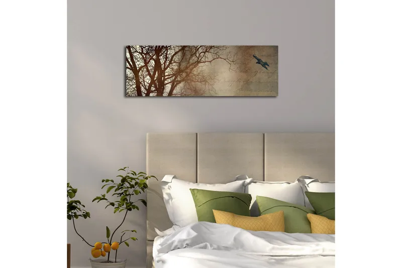 Canvastavla med LED-belysning 30x90 cm - Silhuett av träd med en fågel i flykt mot en mjukt tonad bakgrund - Mörkbrun / Beige / Svart - Inredning & dekor - Tavlor & konst - Canvastavla