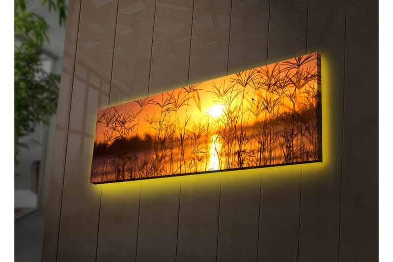 Canvastavla med LED-belysning 30x90 cm - Solnedgång över en spegelblanka sjö med gräs i förgrunden, Orange / Guld / Svart