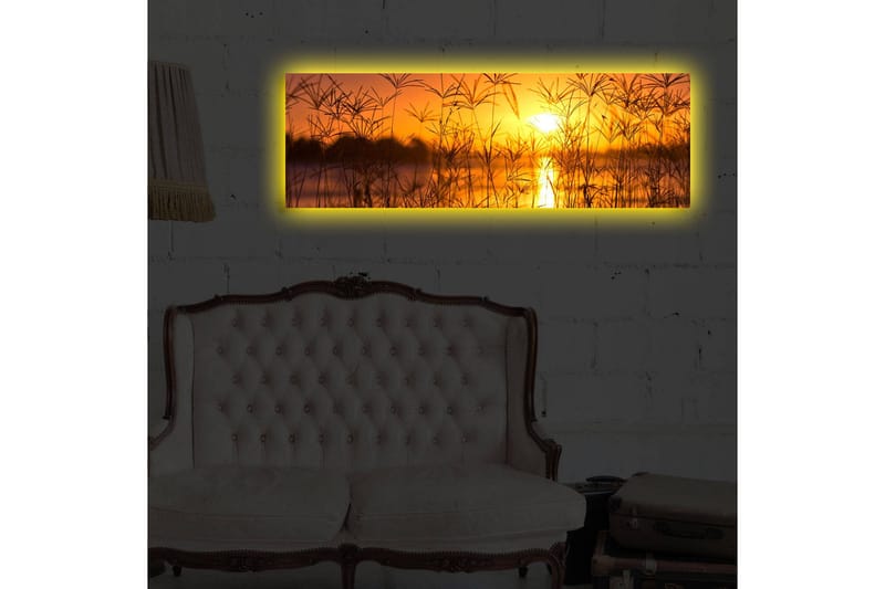 Canvastavla med LED-belysning 30x90 cm - Solnedgång över en spegelblanka sjö med gräs i förgrunden - Orange / Guld / Svart - Inredning & dekor - Tavlor & konst - Canvastavla