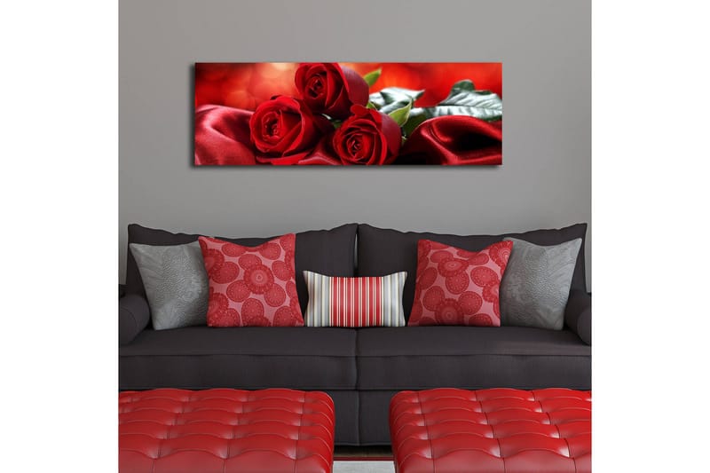 Canvastavla med LED-belysning 30x90 cm - Tre röda rosor på en mjuk, röd satinbakgrund - Röd / Grön - Inredning & dekor - Tavlor & konst - Canvastavla