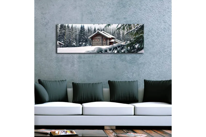 Canvastavla med LED-belysning 30x90 cm - Vinterlandskap med en stuga omgiven av snö och granar - Vit / Grön / Brun - Inredning & dekor - Tavlor & konst - Canvastavla