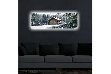Canvastavla med LED-belysning 30x90 cm - Vinterlandskap med en stuga omgiven av snö och granar - Vit / Grön / Brun - Inredning & dekor - Tavlor & konst - Canvastavla
