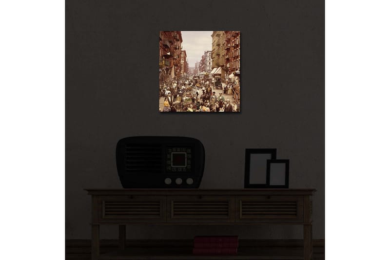 Canvastavla med LED-belysning 40x40 cm - Livlig gata med människor och marknadsstånd - Brun / Beige / Grön - Inredning & dekor - Tavlor & konst - Canvastavla
