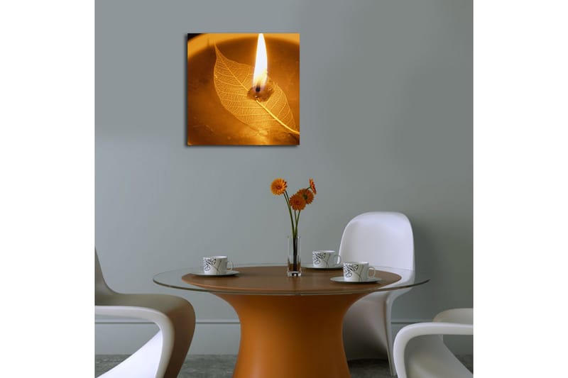 Canvastavla med LED-belysning 40x40 cm - Ljus som brinner över ett blad i en skål - Guld / Brun / Beige - Inredning & dekor - Tavlor & konst - Canvastavla