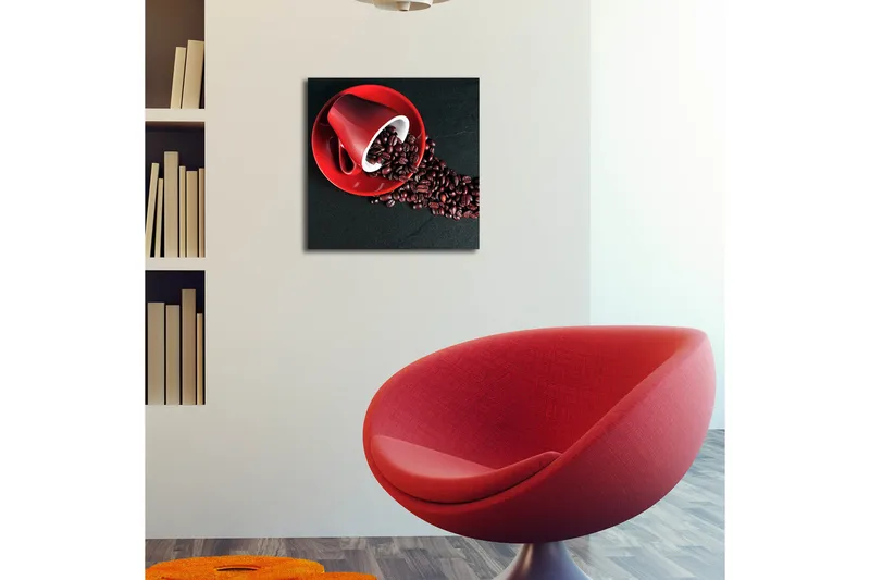 Canvastavla med LED-belysning 40x40 cm - Röd kaffekopp med kaffebönor som sprider sig över en mörk yta - Röd / Svart / Brun - Inredning & dekor - Tavlor & konst - Canvastavla