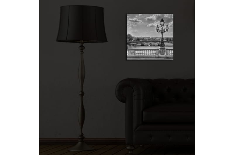 Canvastavla med LED-belysning 40x40 cm - Svartvit stadsbild med en elegant gatulampa vid en bro - Svart / Vitt / Grått - Inredning & dekor - Tavlor & konst - Canvastavla