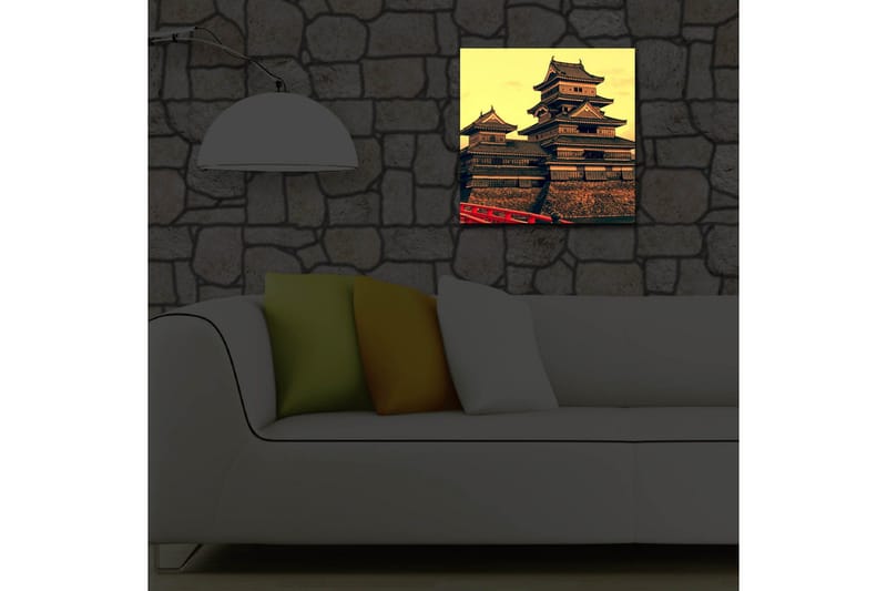 Canvastavla med LED-belysning 40x40 cm - Traditionell japansk borg med flera taknivåer - Guld / Svart / Röd - Inredning & dekor - Tavlor & konst - Canvastavla