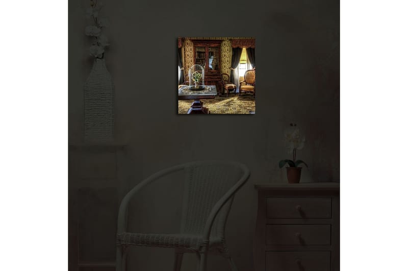 Canvastavla med LED-belysning 40x40 cm - Välkomnande inredning med antika möbler och blommor under glasmonter - Guld / Brun / Grön - Inredning & dekor - Tavlor & konst - Canvastavla