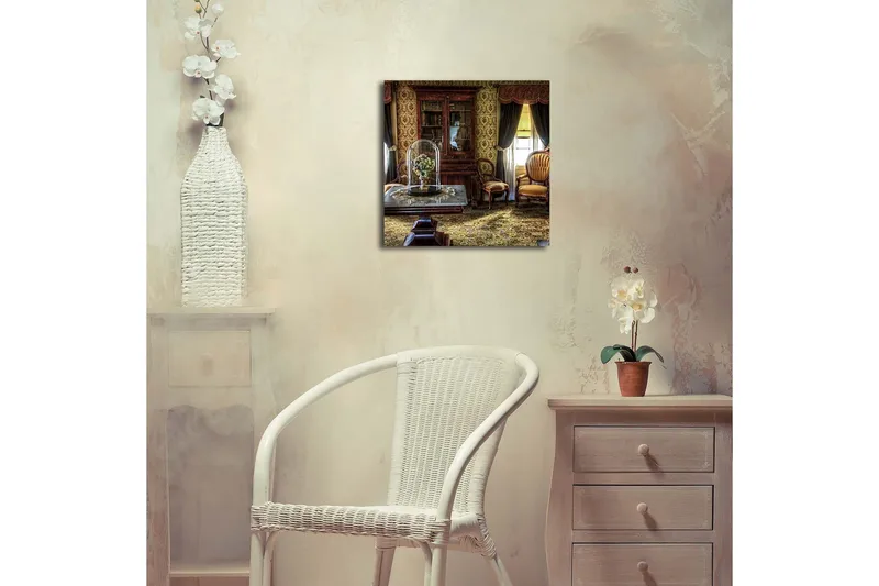 Canvastavla med LED-belysning 40x40 cm - Välkomnande inredning med antika möbler och blommor under glasmonter - Guld / Brun / Grön - Inredning & dekor - Tavlor & konst - Canvastavla