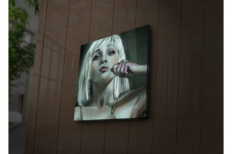 Canvastavla med LED-belysning 40x40 cm - Porträtt av en kvinna med blont hår och en självsäker pose - Ljusgrå / Rosa / Mörkgrön - Inredning & dekor - Tavlor & konst - Canvastavla