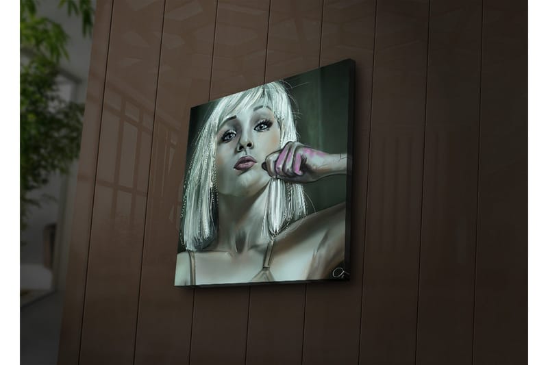 Canvastavla med LED-belysning 40x40 cm - Porträtt av en kvinna med blont hår och en självsäker pose - Ljusgrå / Rosa / Mörkgrön - Inredning & dekor - Tavlor & konst - Canvastavla