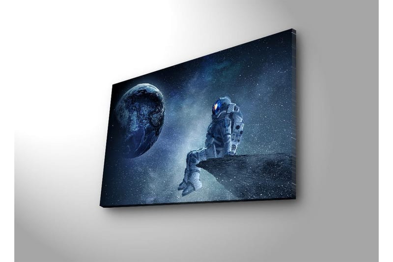 Canvastavla med LED-belysning 45x70 cm - Astronaut som sitter på en klippa och blickar ut mot jorden i rymden - Mörkblå / Grå / Vit - Inredning & dekor - Tavlor & konst - Canvastavla